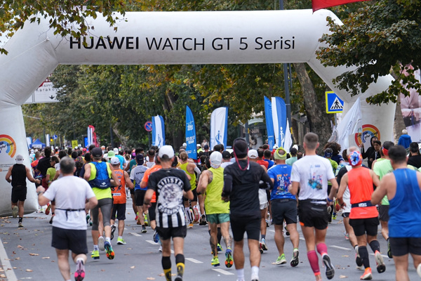 huawei watch ikinci sefer turkiye is bankasi istanbul maratonunun vakit sponsoru oldu 0 Mmuu8qWD