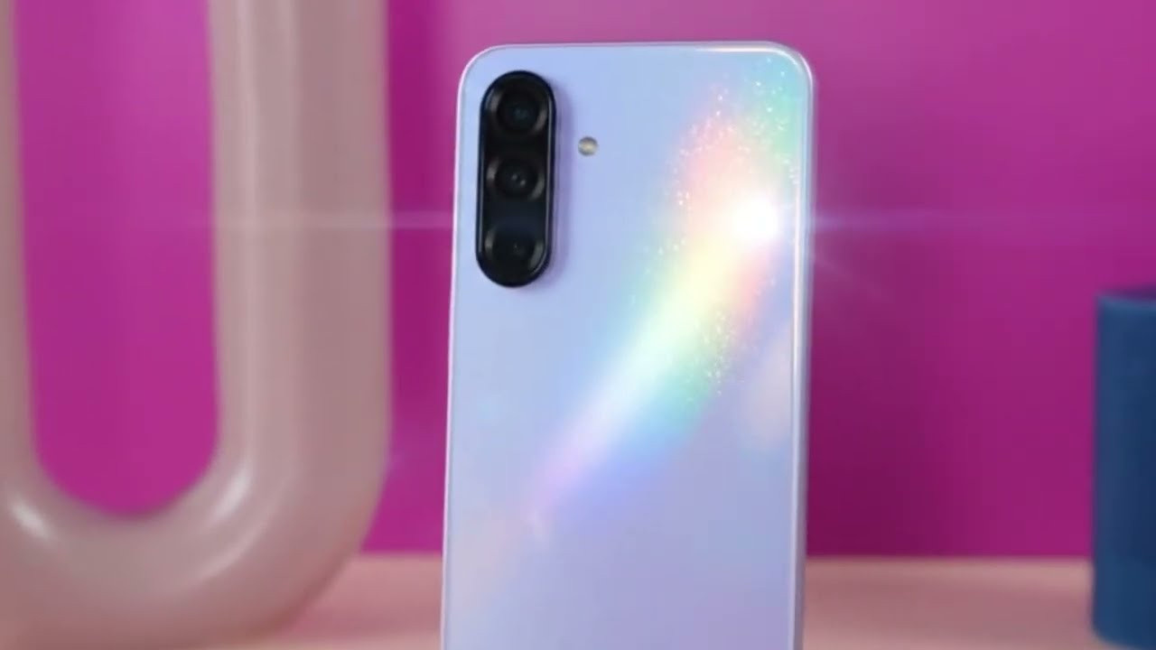 Samsung uygun fiyatlı yeni telefonu için düğmeye bastı